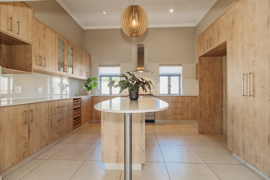 4 Bedroom Property for Sale in Kraaibosch Manor Western Cape